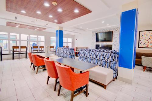 Chester Hotel | Holiday Inn Express Hotel & Suites Chester by IHG