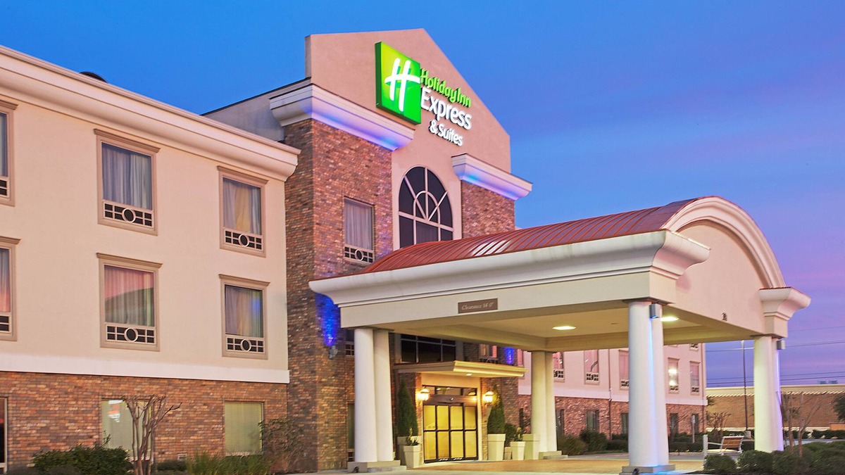 Conroe Hotel | Holiday Inn Express Hotel & Suites Conroe I-45 North by IHG