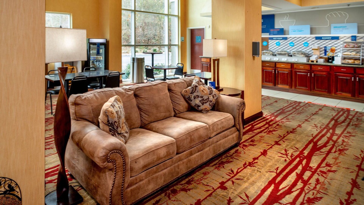 Bonnyman Hotel | Holiday Inn Express Hotel & Suites Hazard by IHG