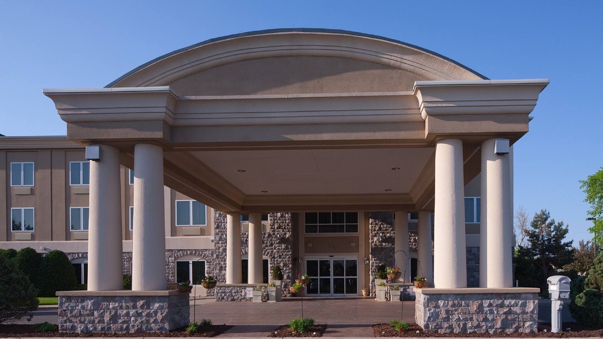 Saginaw Hotel | Holiday Inn Express Hotel & Suites Saginaw by IHG