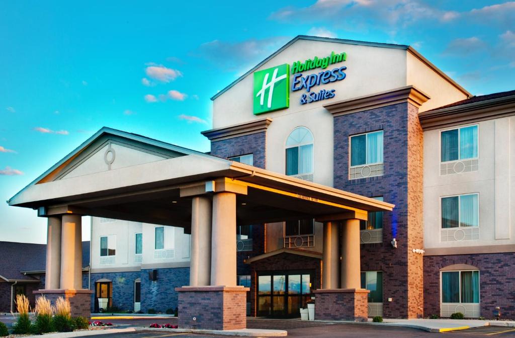 Sheldon Hotel | Holiday Inn Express Hotel & Suites Sheldon by IHG