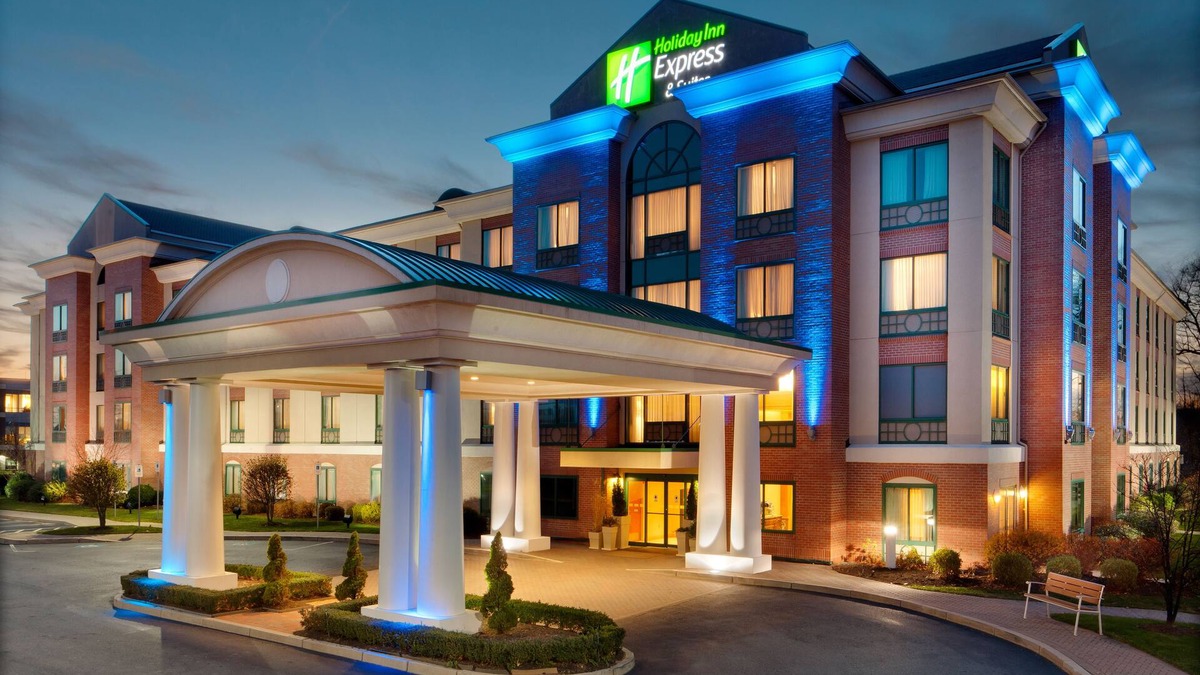 Warwick Hotel | Holiday Inn Express Hotel & Suites Warwick-Providence (Arpt) by IHG