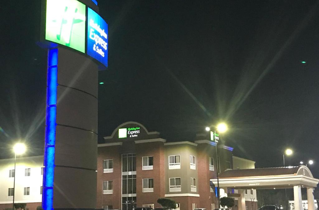 Canton Hotel | Holiday Inn Express Hotel & Suites Canton by IHG