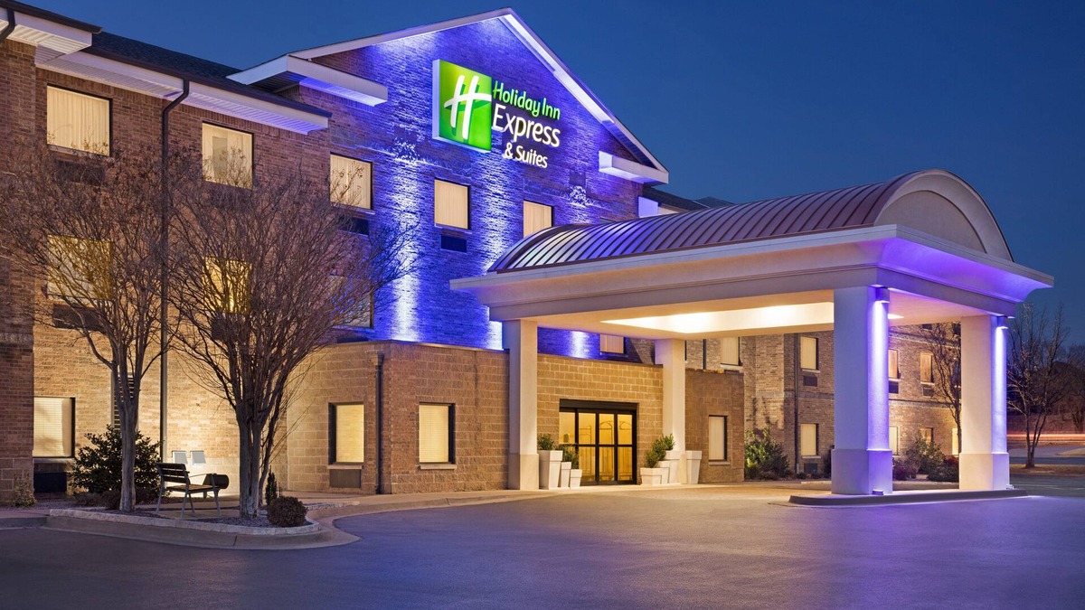 Edmond Hotel | Holiday Inn Express Hotel & Suites Edmond by IHG