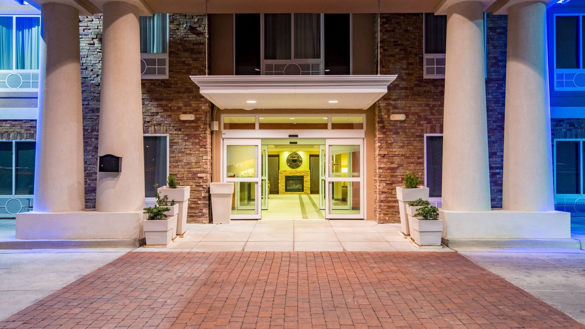 Hobbs Hotel | Holiday Inn Express Hotel & Suites Hobbs by IHG
