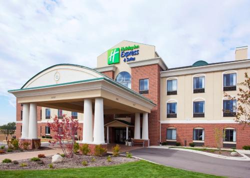 Howell Hotel | Holiday Inn Express Hotel & Suites Howell by IHG