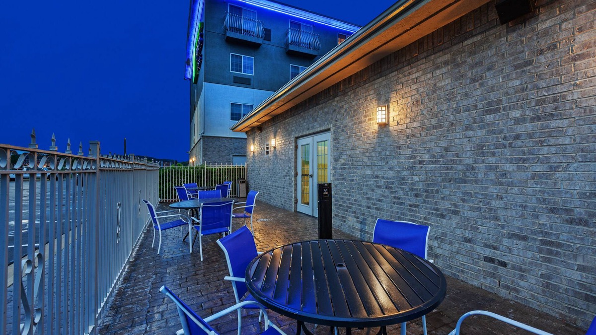 South Tulsa Hotel | Holiday Inn Express Hotel & Suites Jenks by IHG