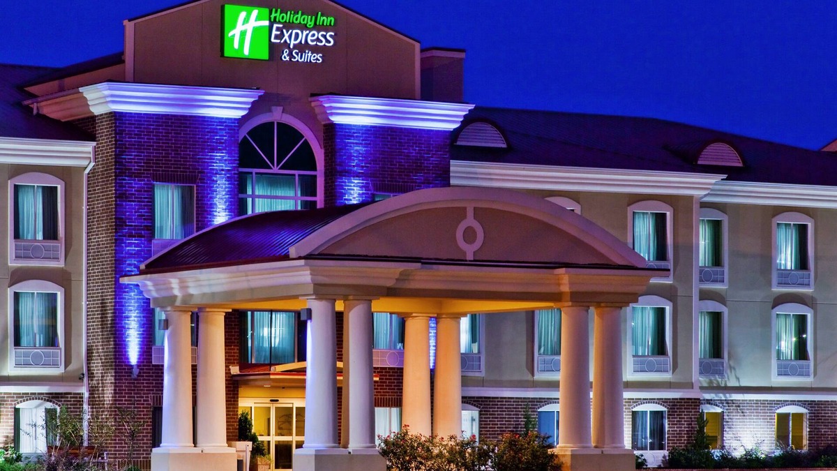 Magee Hotel | Holiday Inn Express Hotel & Suites Magee by IHG