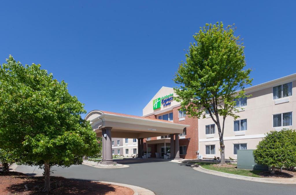 Mebane Hotel | Holiday Inn Express Hotel & Suites Mebane by IHG
