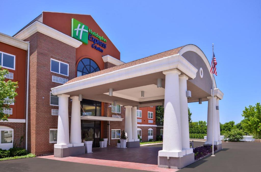 Elgin Hotel | Holiday Inn Express Hotel & Suites Elgin by IHG