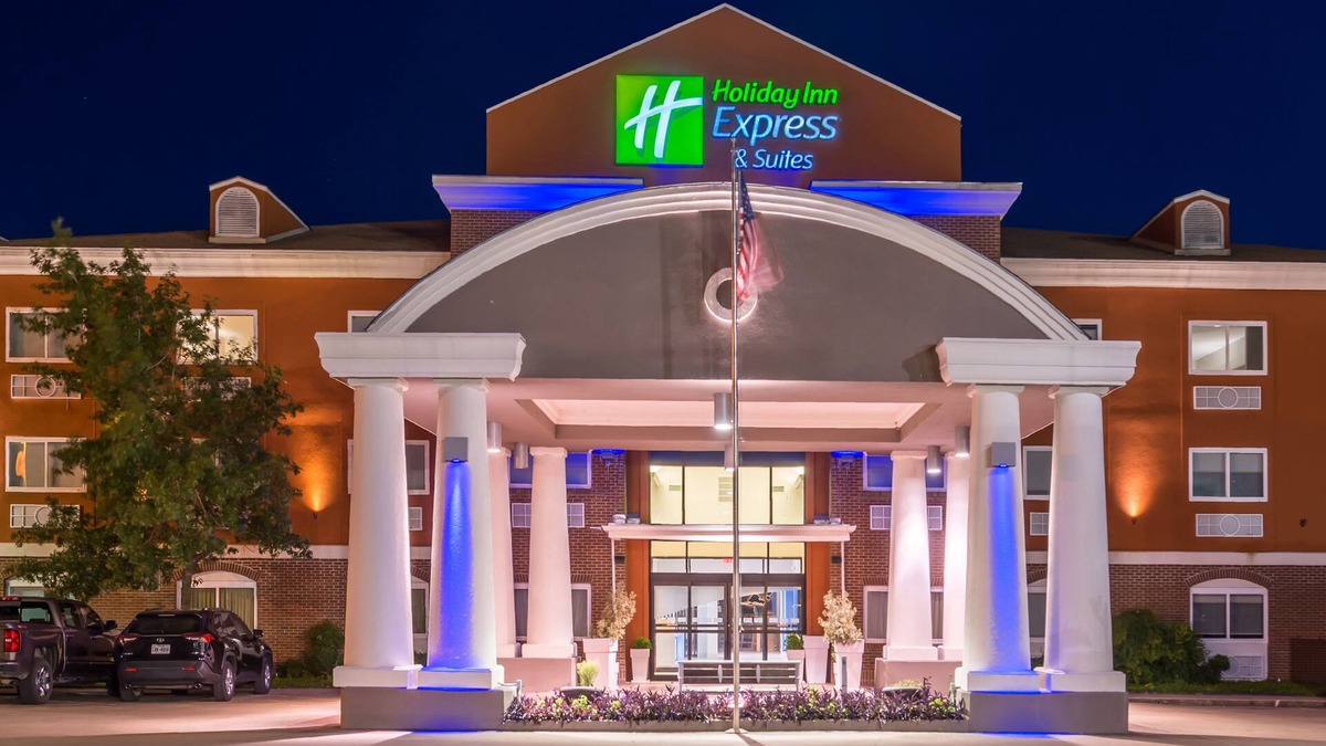Elgin Hotel | Holiday Inn Express Hotel & Suites Elgin by IHG