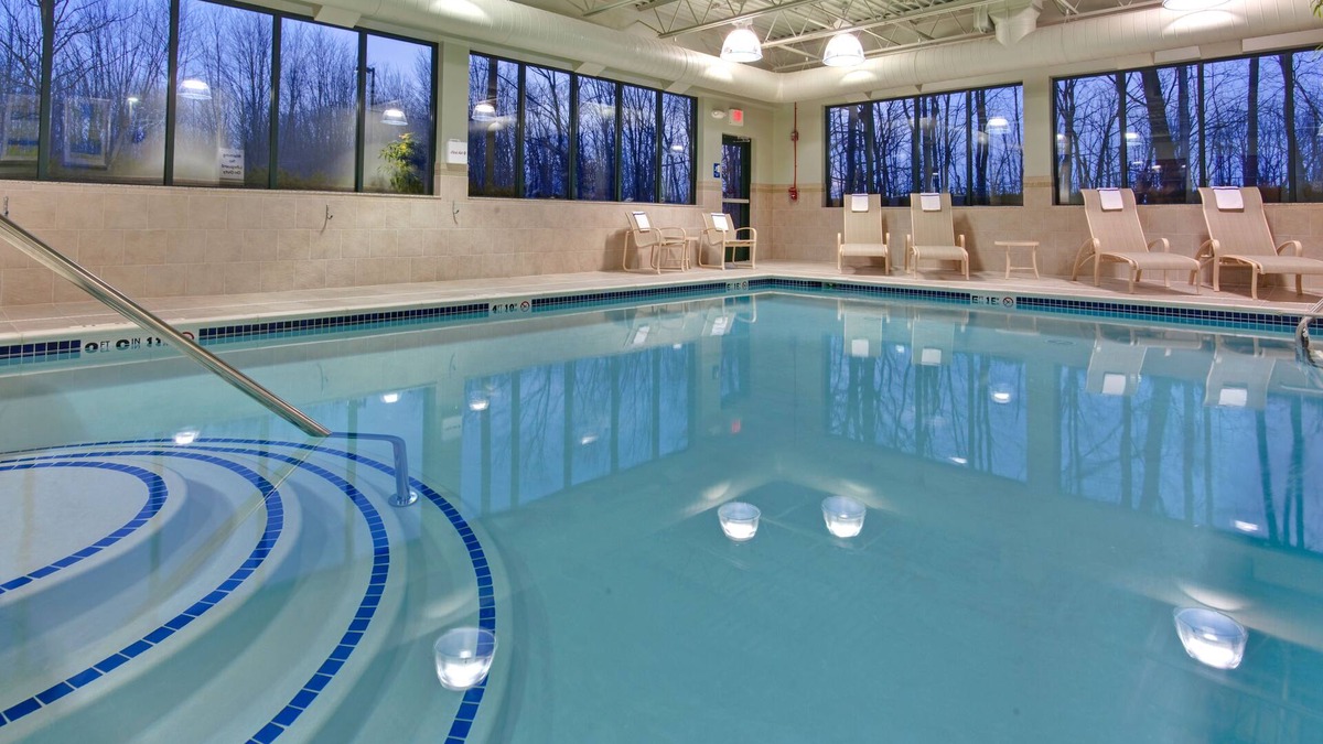 Novi Hotel | Holiday Inn Express Hotel & Suites Detroit-Novi by IHG