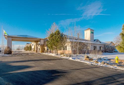 Raton Hotel | Holiday Inn Express Hotel & Suites Raton by IHG