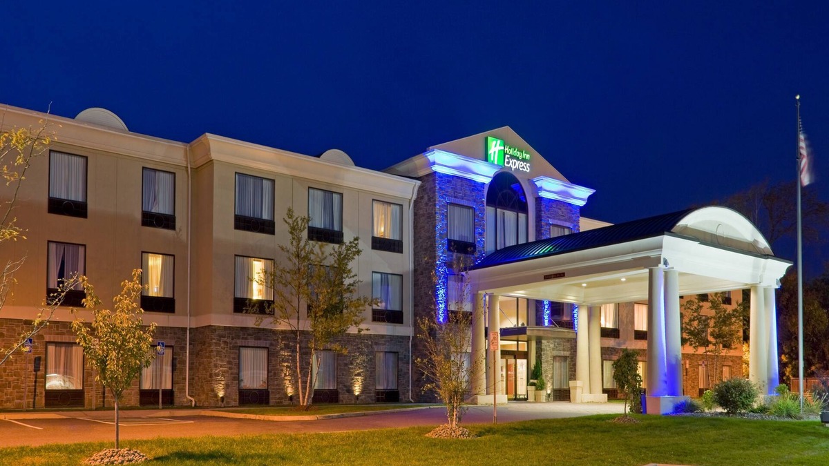 Chester Hotel | Holiday Inn Express Hotel & Suites Chester by IHG