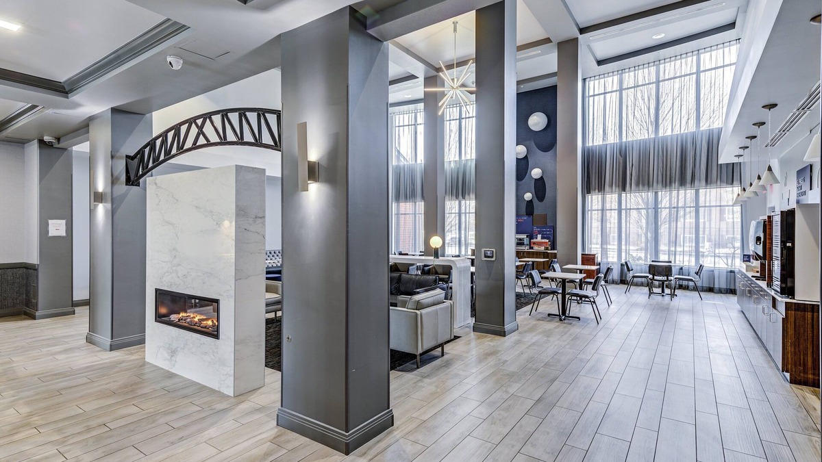 Columbus Hotel | Holiday Inn Express Hotel & Suites Columbus Univ Area - Osu by IHG
