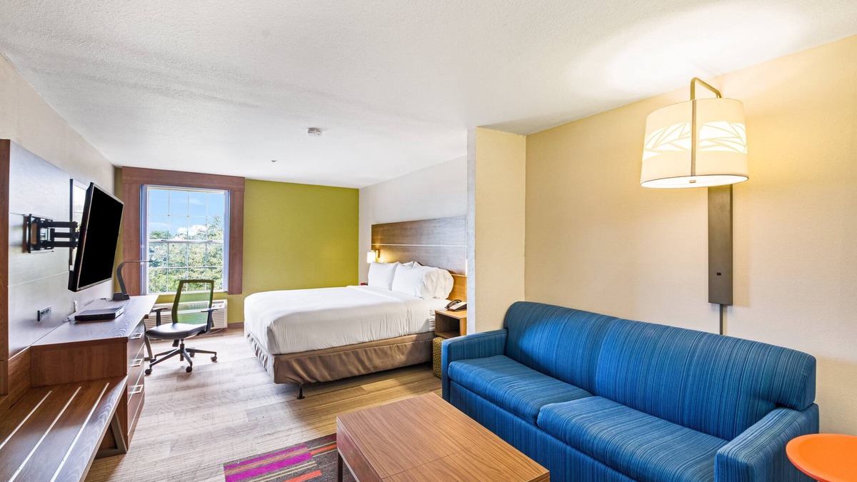 Columbus Hotel | Holiday Inn Express Hotel & Suites Columbus by IHG