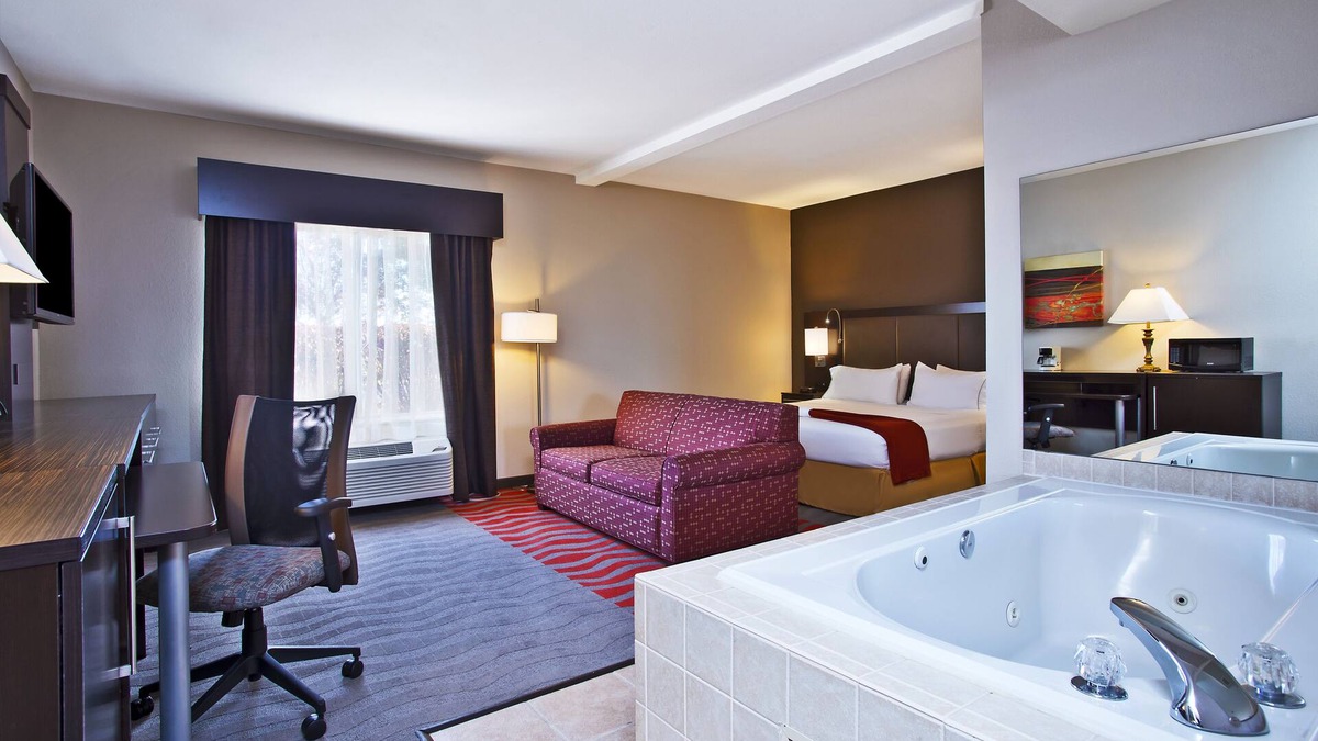 Groveport Hotel | Holiday Inn Express Hotel & Suites Columbus-Groveport by IHG