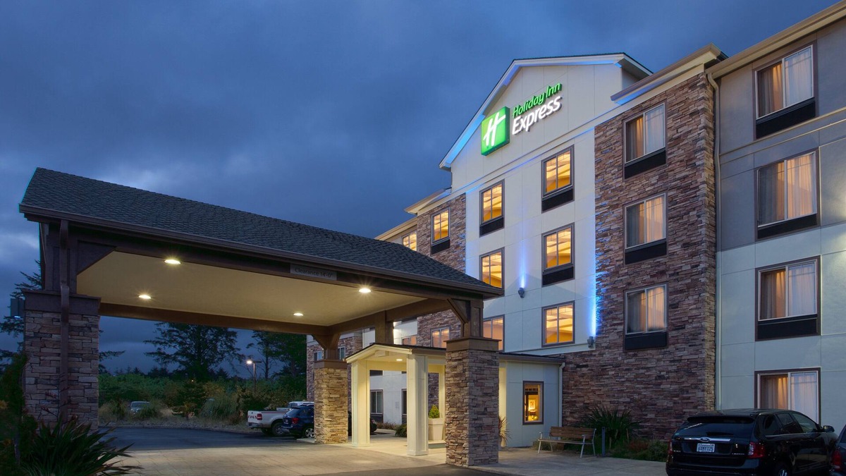 Newport Hotel | Holiday Inn Express Hotel & Suites NEWPORT by IHG