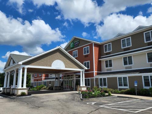 Rochester Hotel | Holiday Inn Express Hotel & Suites Rochester by IHG