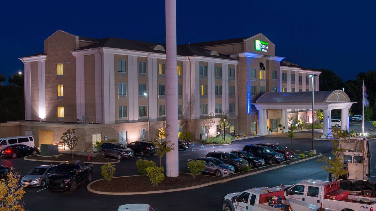 Dickson City Hotel | Holiday Inn Express Hotel and Suites Scranton by IHG