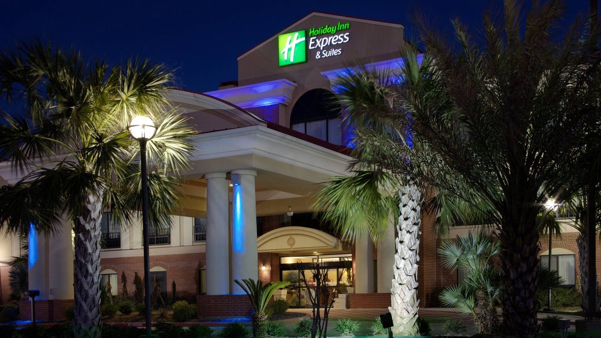 Wharton Hotel | Holiday Inn Express Hotel & Suites Wharton by IHG