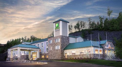 Houghton Hotel | Holiday Inn Express Houghton-Keweenaw by IHG