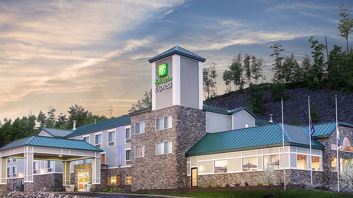 Houghton Hotel | Holiday Inn Express Houghton-Keweenaw by IHG