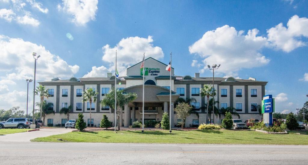 Alvin Hotel | Holiday Inn Express Houston-Alvin by IHG