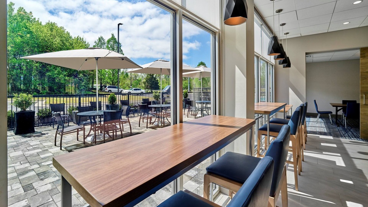 Huntsville Hotel | Holiday Inn Express Huntsville Space Center by IHG
