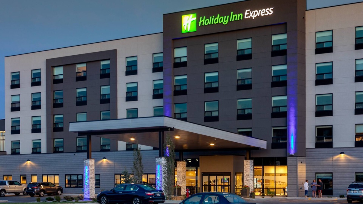 South Lethbridge Hotel | Holiday Inn Express Lethbridge Southeast by IHG