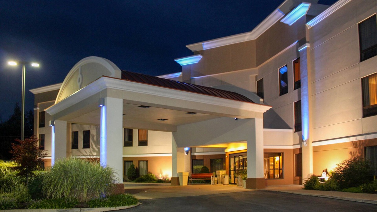 West Milton Hotel | Holiday Inn Express Lewisburg/New Columbia by IHG