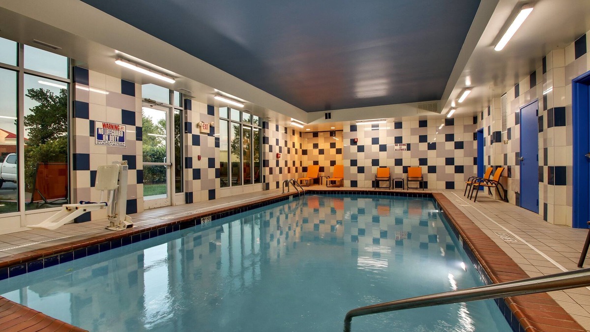 Georgetown Hotel | Holiday Inn Express Lexington North-Georgetown by IHG