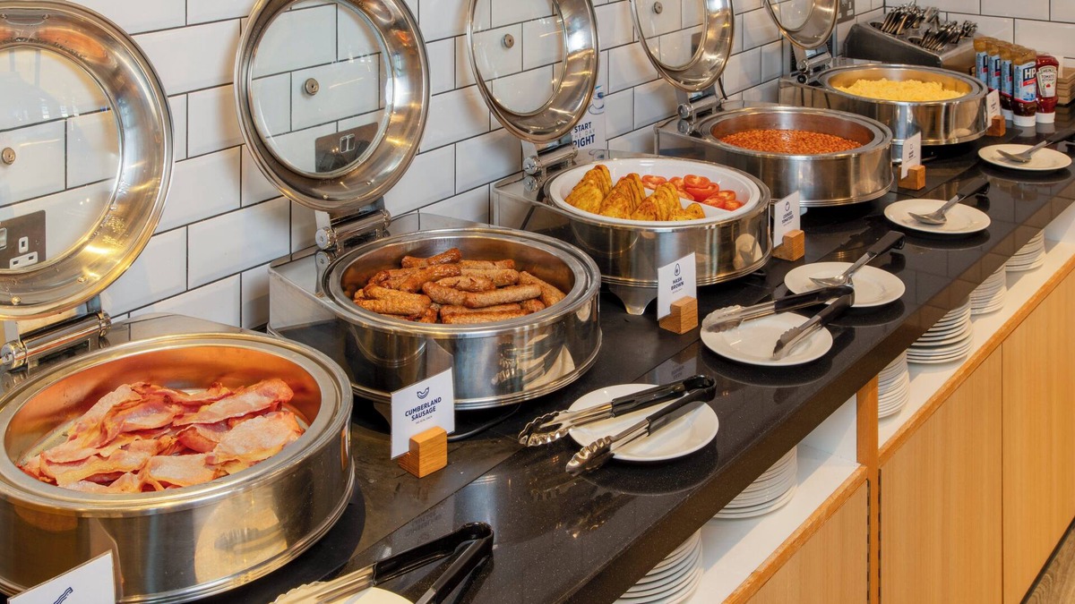 Epsom Hotel | Holiday Inn Express London-Epsom Downs by IHG