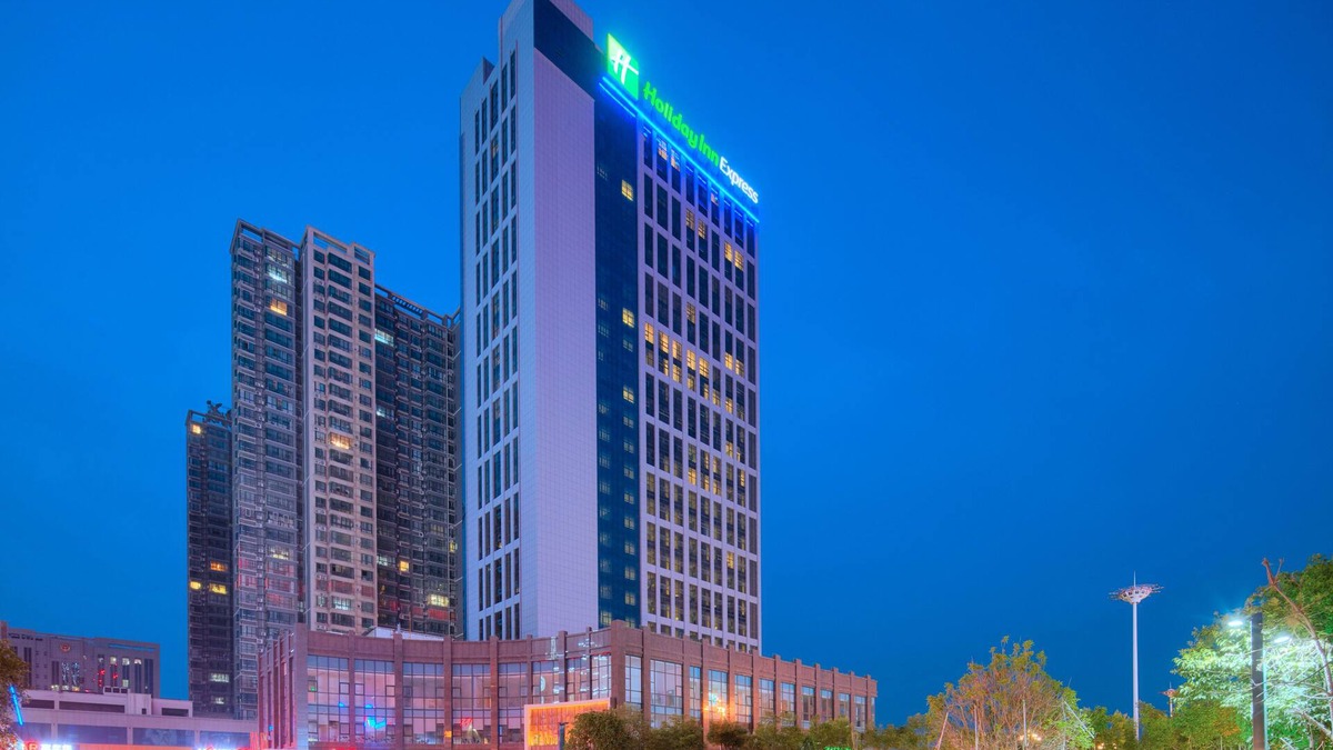 Yichuan County Hotel | Holiday Inn Express Luoyang Yichuan by IHG