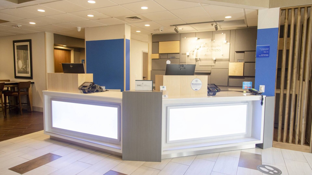 Marshfield Hotel | Holiday Inn Express Marshfield by IHG