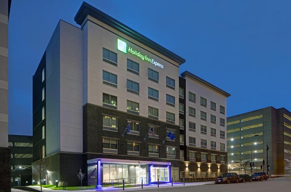East Town Hotel | Holiday Inn Express - Milwaukee Downtown by IHG