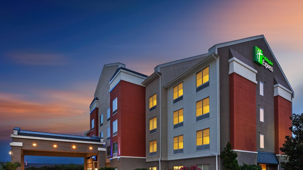 Little Woods Hotel | Holiday Inn Express New Orleans East by IHG
