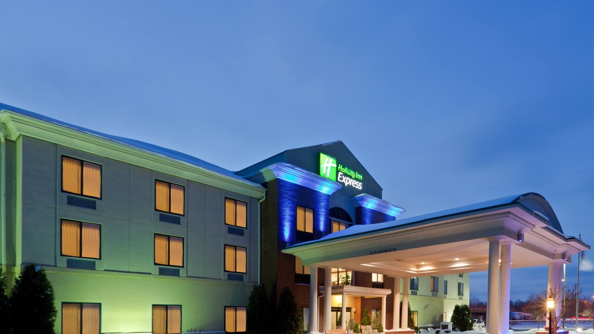 Newton Falls Hotel | Holiday Inn Express Newton Falls by IHG