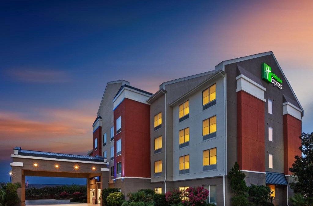 Little Woods Hotel | Holiday Inn Express New Orleans East by IHG