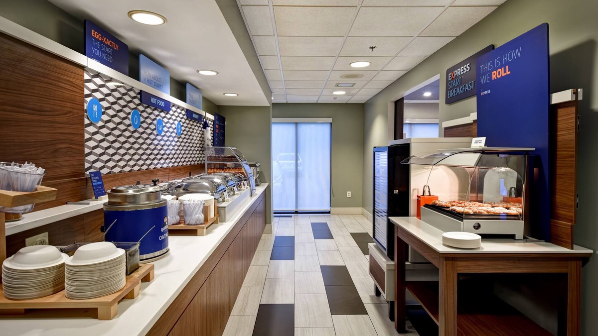 Middletown Hotel | Holiday Inn Express Newport North - Middletown by IHG