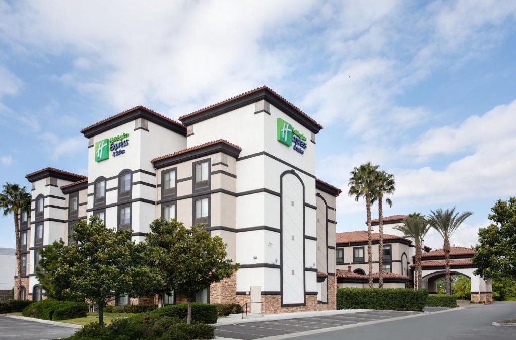 Ontario Hotel | Holiday Inn Express Ontario by IHG
