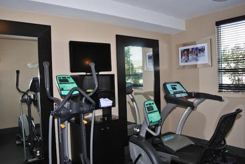 Homestead Hotel | Holiday Inn Express Pittsburgh - Munhall by IHG