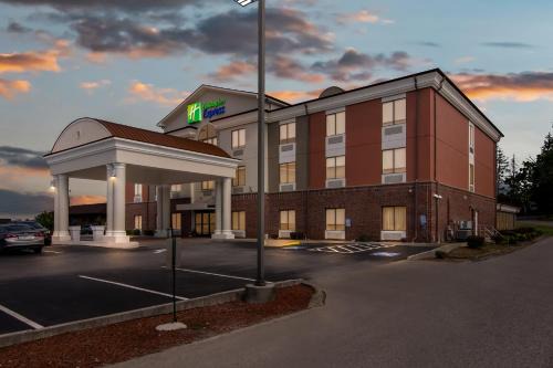 Princeton Hotel | Holiday Inn Express Princeton/I-77 by IHG