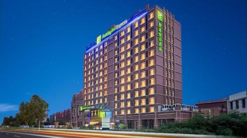 Chengyang Hotel | Holiday Inn Express Qingdao Hongdao Station by IHG - Qingdao International Airport