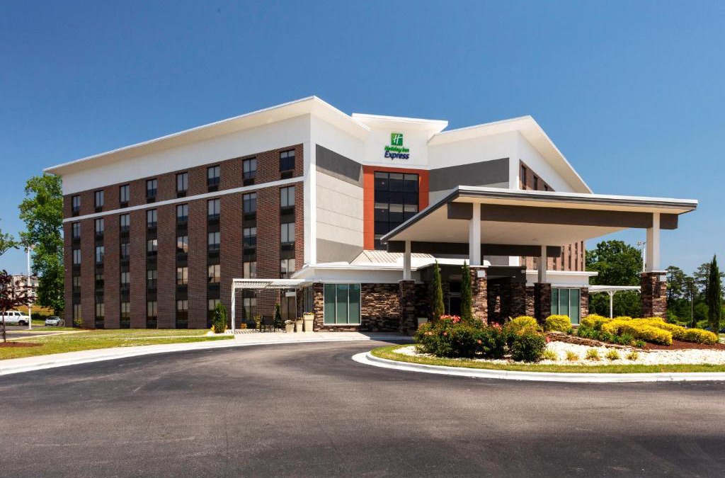 Rocky Mount Hotel | Holiday Inn Express - Rocky Mount - Sports Center by IHG