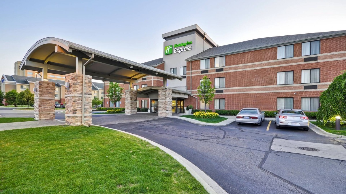 Romulus Hotel | Holiday Inn Express Romulus/Detroit Airport by IHG