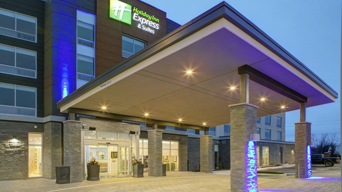 Collingwood Hotel | Holiday Inn Express & Suites Collingwood by IHG