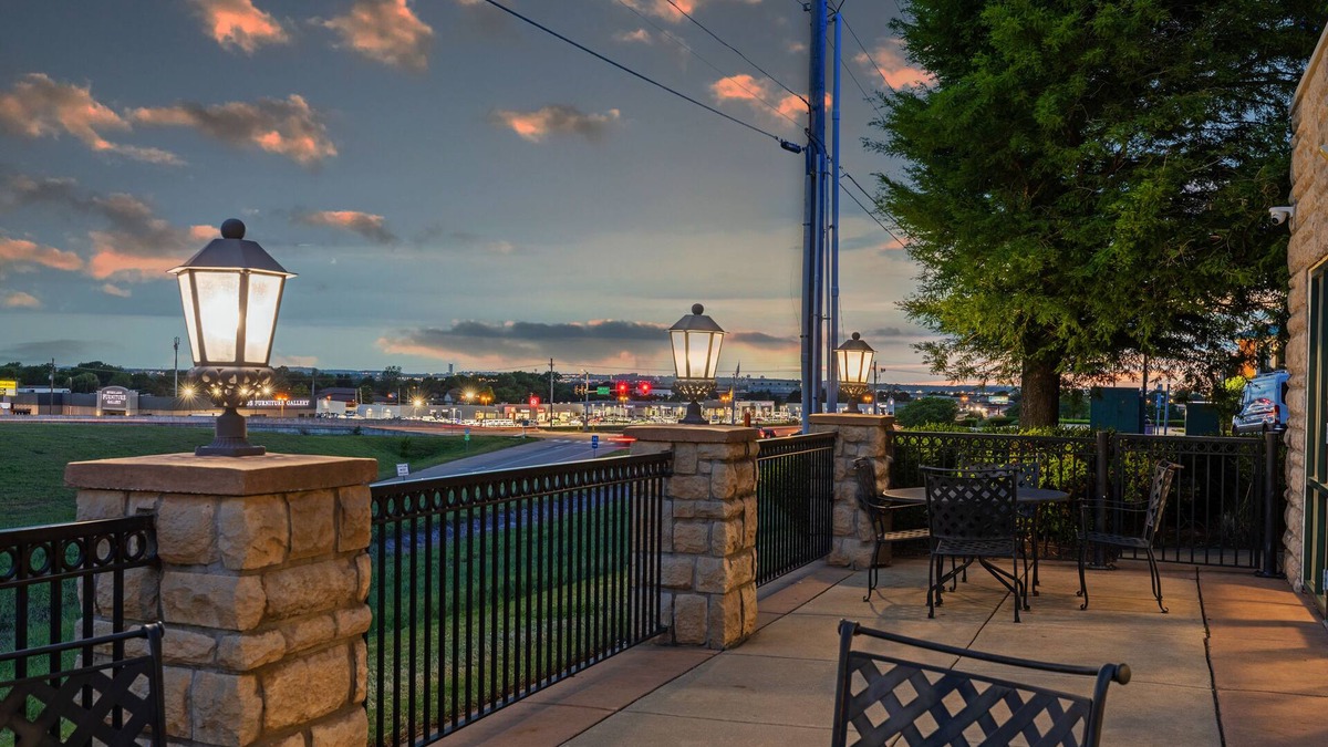 Broken Arrow Hotel | Holiday Inn Express & Suites Tulsa S Broken Arrow Hwy 51 by IHG