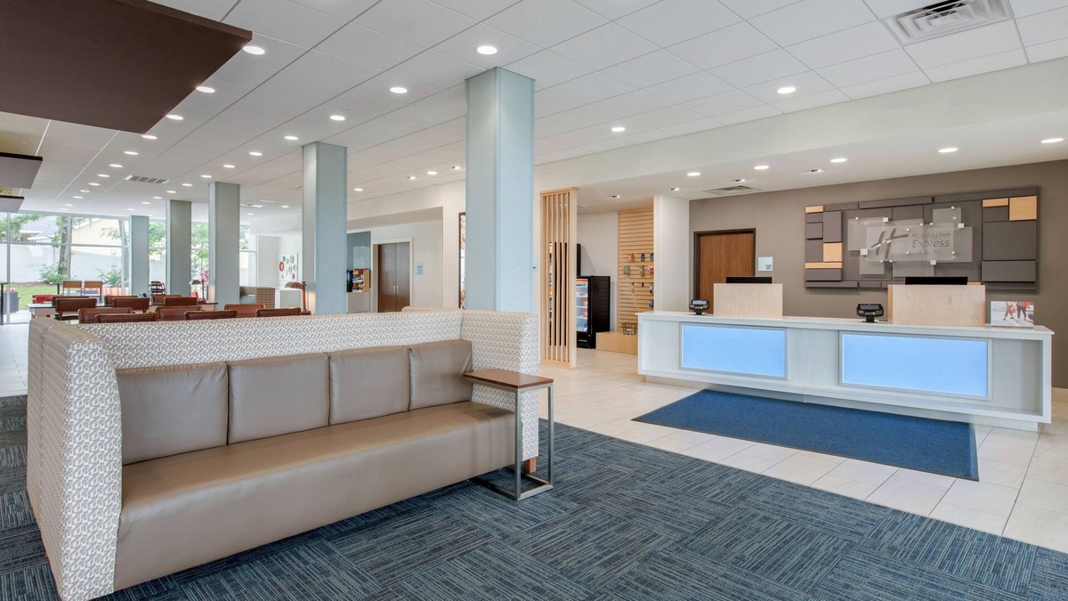 Moundsville Hotel | Holiday Inn Express & Suites Moundsville by IHG