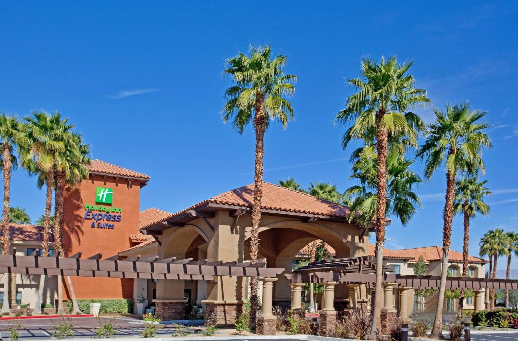 Magnesia Falls Cove Resort | Holiday Inn Express & Suites Rancho Mirage - Palm Spgs Area by IHG